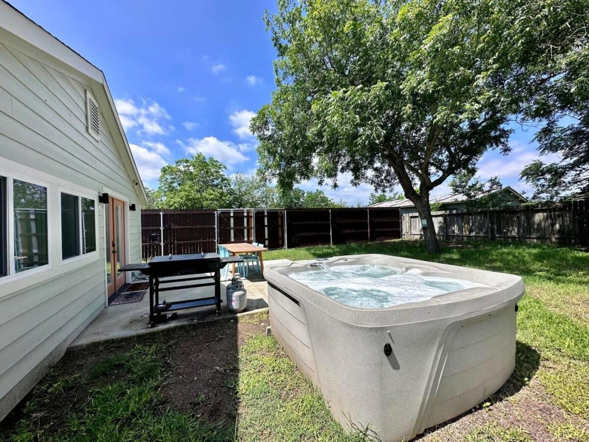 2 Kings Hot Tub Modern Cottage Hill Country Blanco Eksteriør bilde